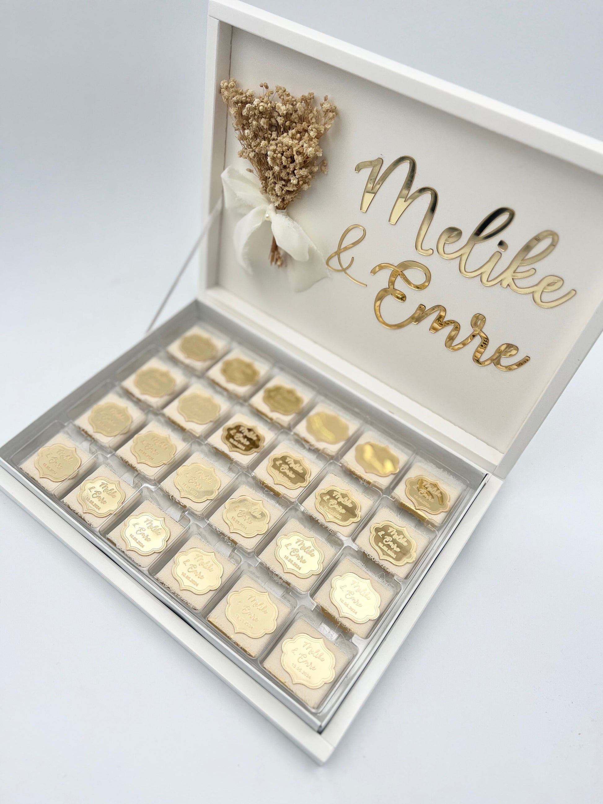 Schokobox mit Acrylnamen & Ornamenten - Gastgeschenk Hochzeit Verlobung Geburtstag - Sözümüz Söz