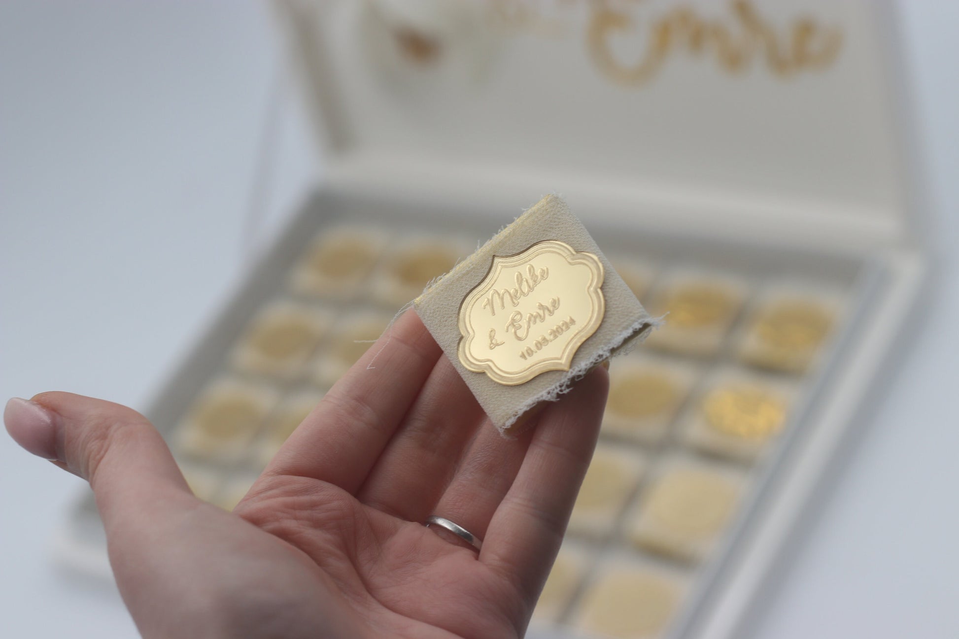 Schokobox mit Acrylnamen & Ornamenten - Gastgeschenk Hochzeit Verlobung Geburtstag - Sözümüz Söz