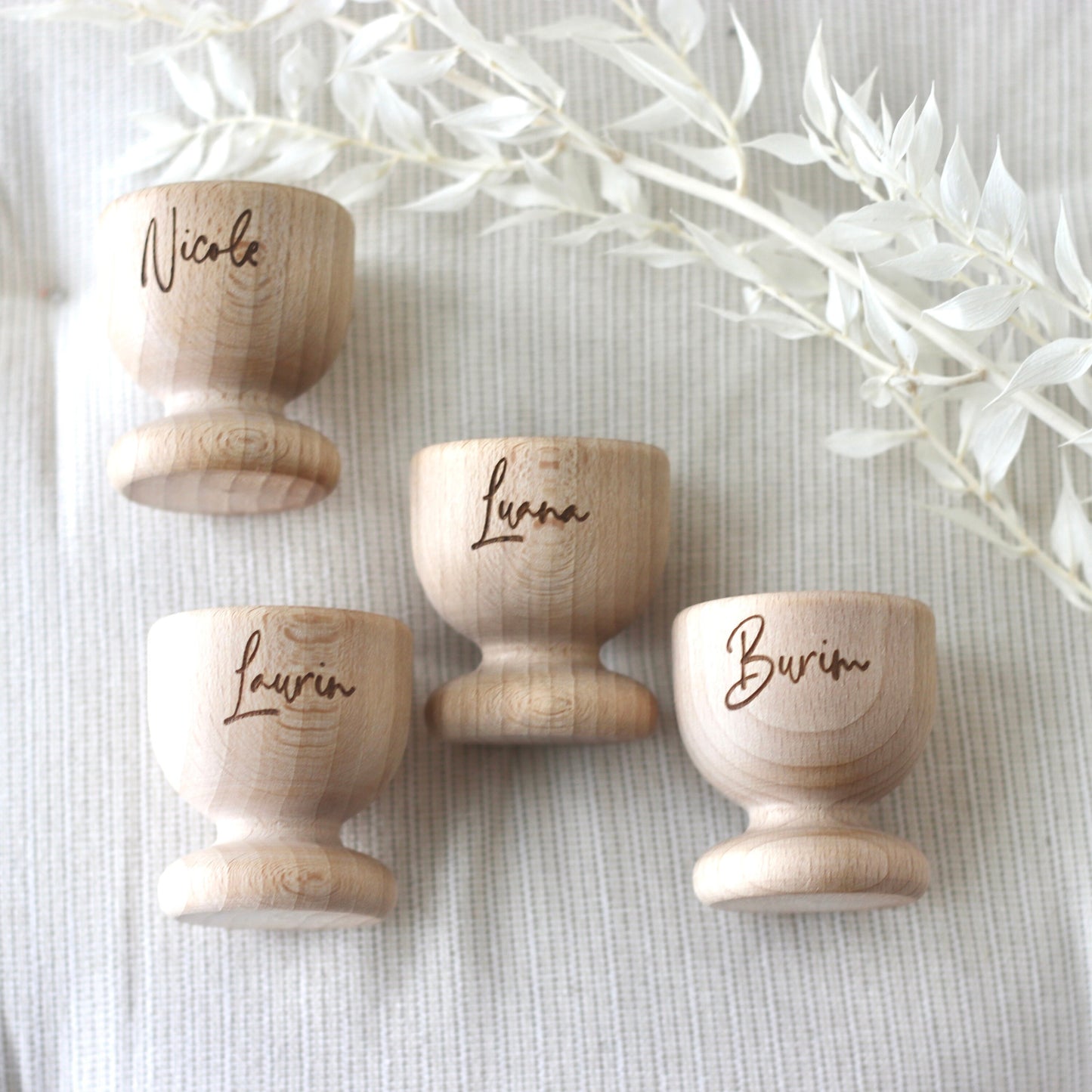 Personalisierte Eierbecher aus Holz mit hochwertiger Gravur - Osterdekoration Osterdeko Ostergeschenk Frühstückstisch