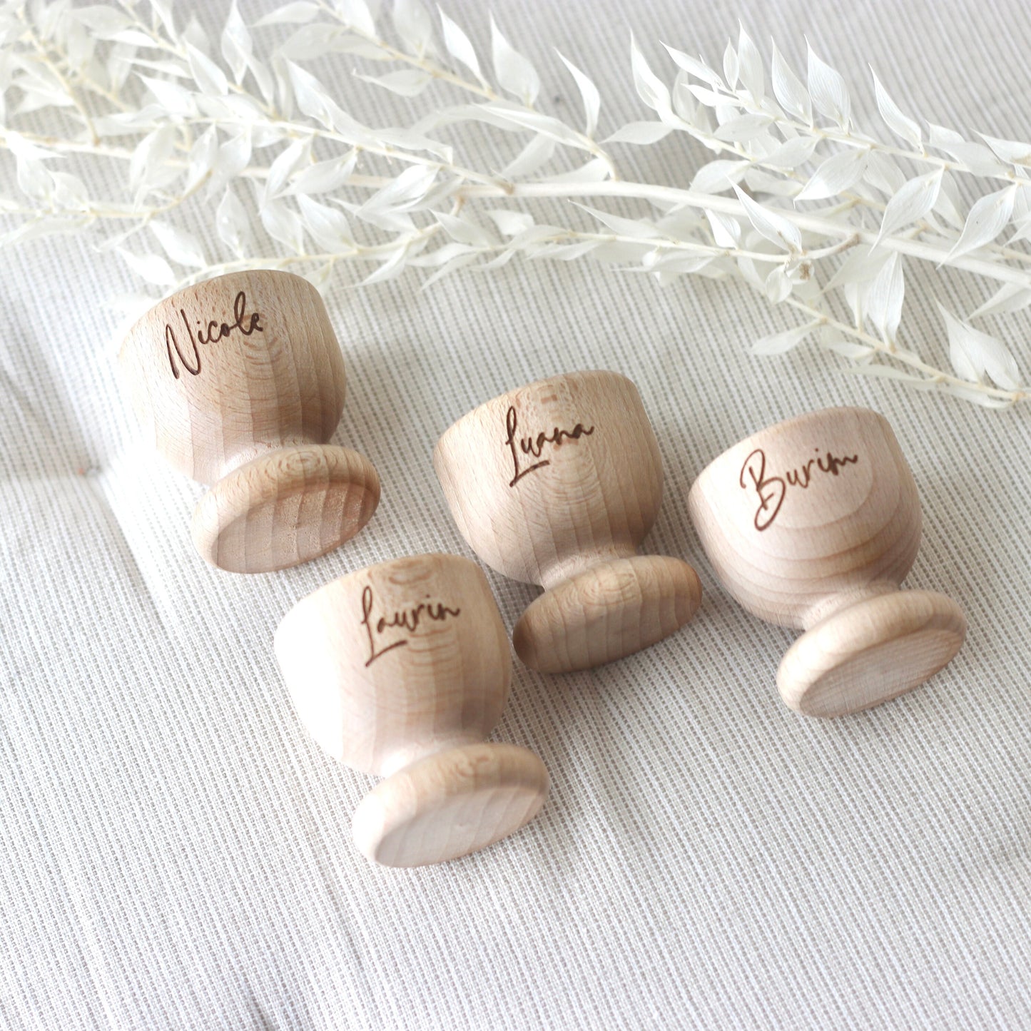 Personalisierte Eierbecher aus Holz mit hochwertiger Gravur - Osterdekoration Osterdeko Ostergeschenk Frühstückstisch