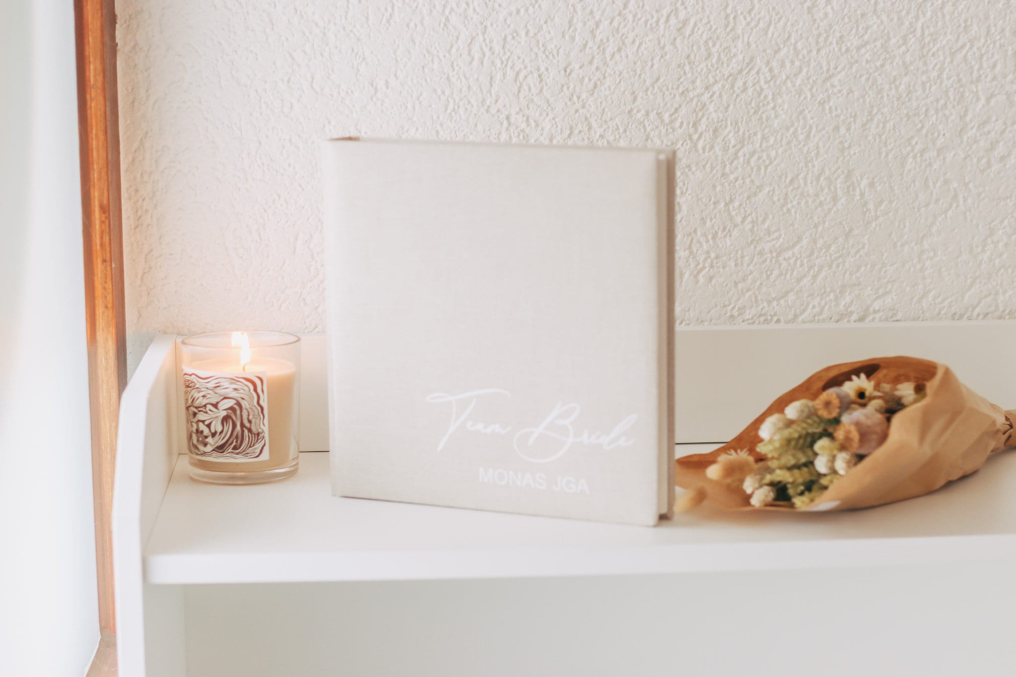 Team Bride - JGA Fotoalbum / Gästebuch - Mit Namen der Braut - Leinenstoff beige